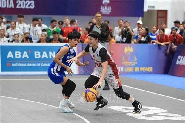 Vietnamese basketball players have freshly defeated their Philippine rivals 21-16 to pocketed the gold medal in the 32nd SEA Games women's 3x3 event (Photo: VNA)