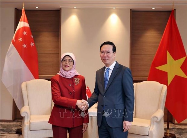 State President Vo Van Thuong (R) and Singaporean President Halimah Yacob.
