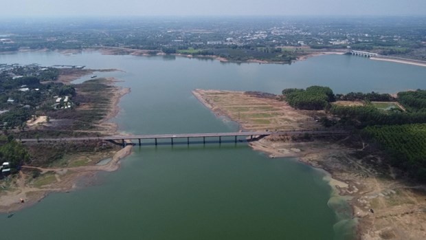 The water level in Tri An hydropower reservoir, the largest of its kind in the southern region, drops to “dead level” (Photo: cand.com.vn)