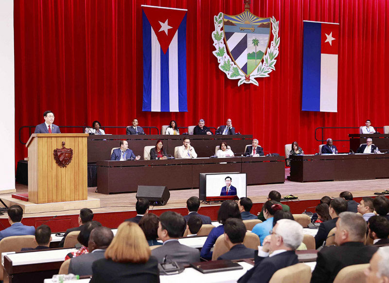 Chủ tịch Quốc hội Vương Đình Huệ dự và phát biểu tại phiên họp đặc biệt của Quốc hội Cuba khóa X, lễ kỷ niệm 62 năm Chiến thắng Giron vào ngày 20-4. Ảnh: quochoi.vn