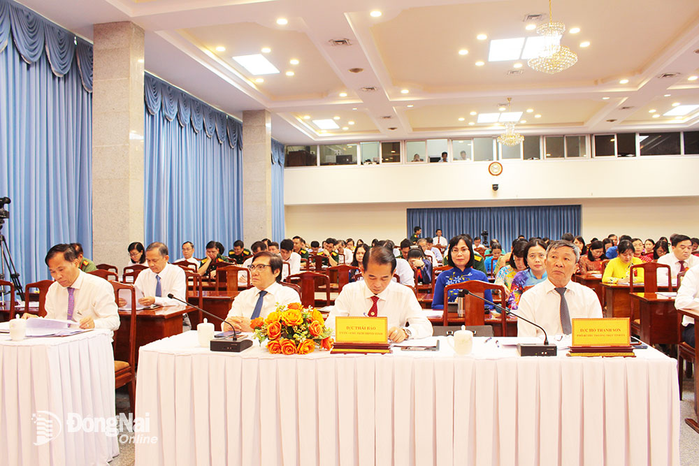 Các đồng chí lãnh đạo tỉnh tham dự hội nghị