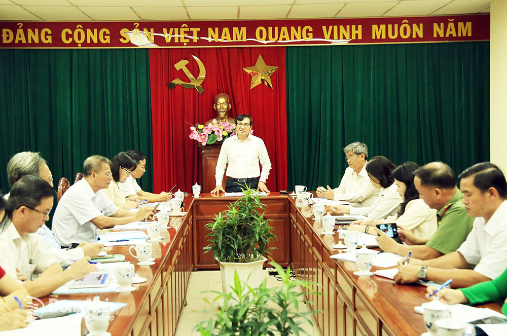 Phó chủ tịch UBND tỉnh Nguyễn Sơn Hùng, Trưởng ban Chỉ đạo kỳ thi tốt nghiệp THPT năm 2023 của tỉnh phát biểu chỉ đạo tại buổi làm việc