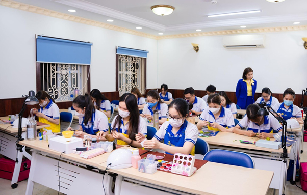Khóa học Nail - Chăm sóc vẽ móng tại Seoul Academy thu hút đông đảo học viên