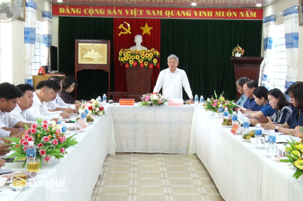 Bí thư Huyện ủy Xuân Lộc Lê Kim Bằng phát biểu tại buổi làm việc