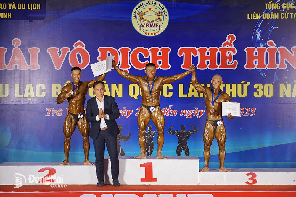 VĐV Phạm Văn Hùng giành HCV 60kg nam hạng A