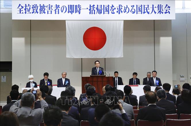 Thủ tướng Nhật Bản Fumio Kishida phát biểu tại cuộc gặp thân nhân những công dân nước này bị Triều Tiên bắt cóc những năm 1970 -1980, tại Tokyo, ngày 27-5-2023. Ảnh: Kyodo/TTXVN
