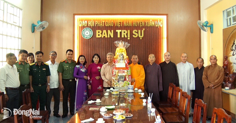 Lãnh đạo huyện Xuân Lộc thăm chúc mừng lễ Phật đản tại Ban Trị sự Giáo hội Phật giáo Việt Nam H. Xuân Lộc
