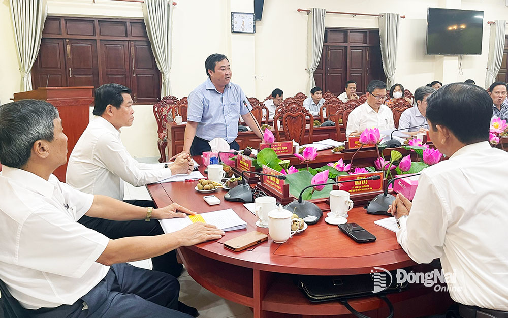 Bí thư Huyện ủy Thống Nhất Nguyễn Hữu Định tiếp thu các ý kiến tại buổi làm việc