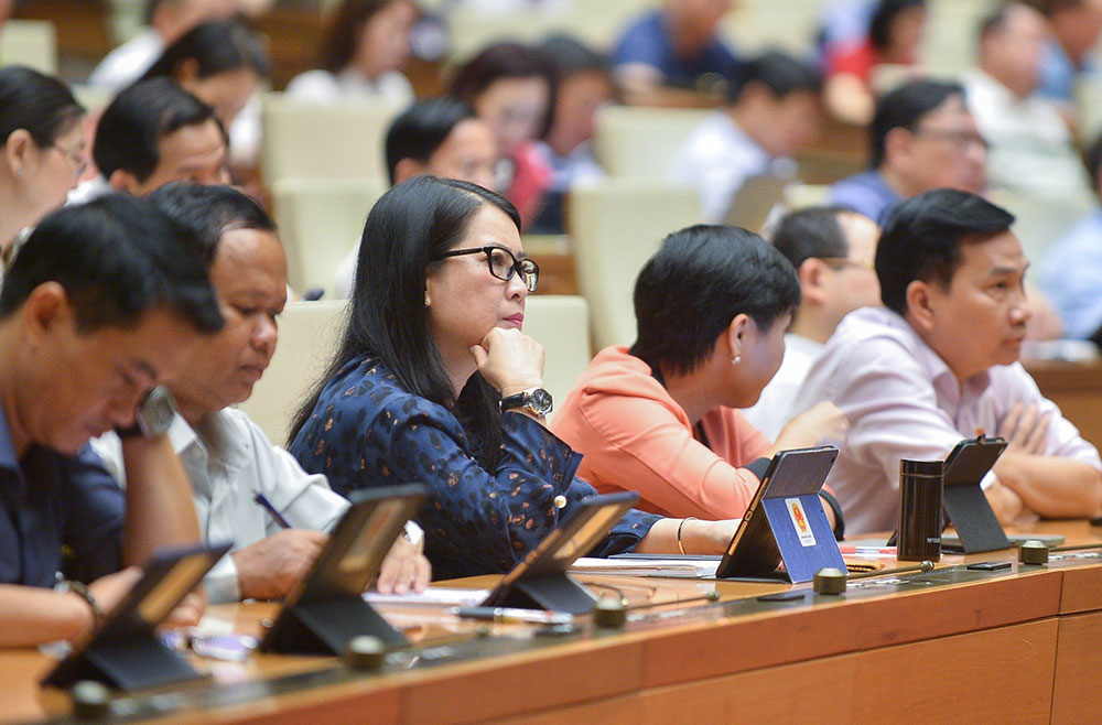 Các đại biểu tỉnh Đồng Nai tại phiên chất vấn ngày 6-6. Ảnh:QUOCHOI.VN