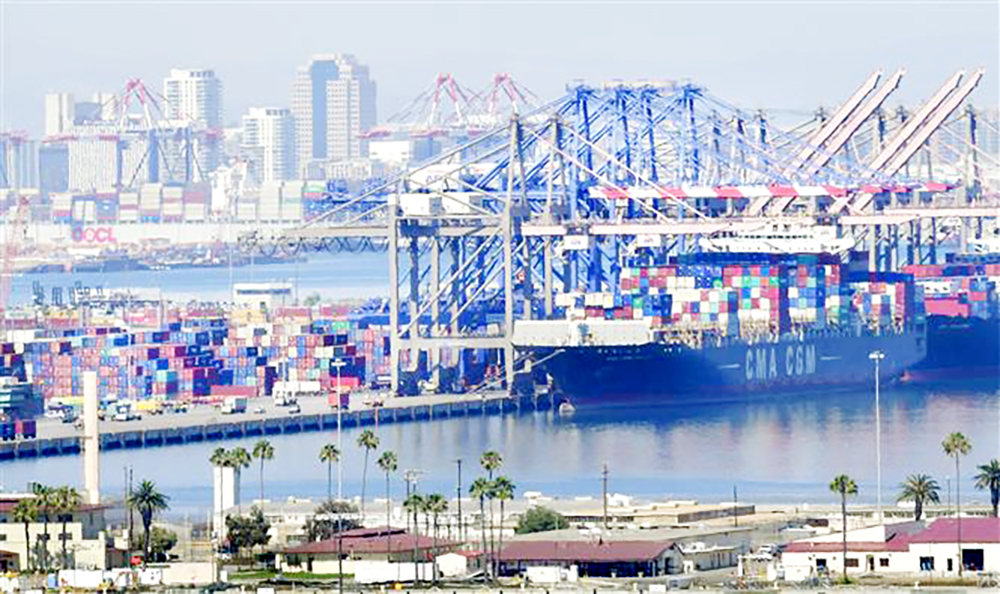Quang cảnh cảng hàng hóa Long Beach ở California, Mỹ. Ảnh: THX/TTXVN