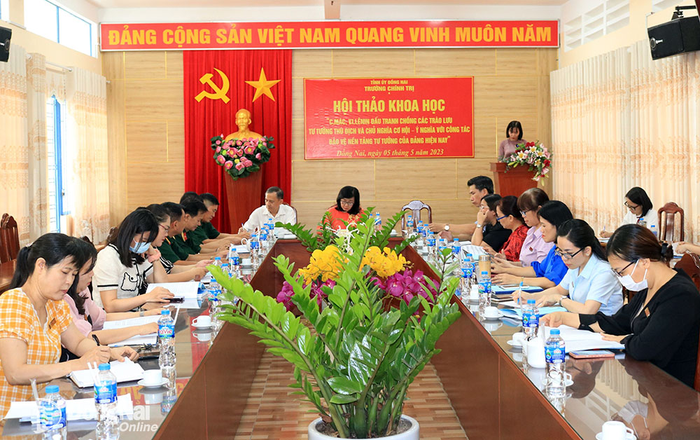 Hội thảo khoa học C.Mác, V.Lênin đấu tranh chống các trào lưu tư tưởng thù địch và chủ nghĩa cơ hội - ý nghĩa đối với công tác bảo vệ nền tảng tư tưởng của Đảng hiện nay do Trường Chính trị tỉnh Đồng Nai tổ chức vào tháng 5-2023. Ảnh: C.T.V