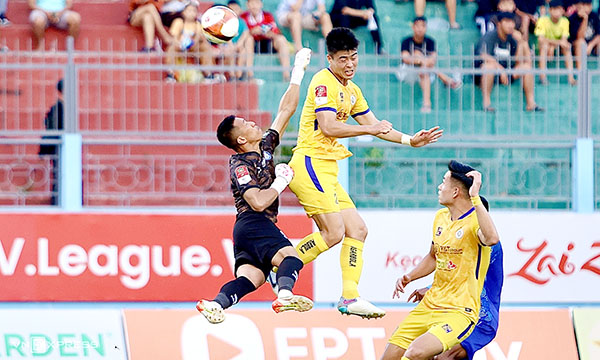 Trung vệ Duy Mạnh ghi bàn quyết định giúp Hà Nội FC đảm bảo vị trí tối thiểu hạng 3 giai đoạn 1