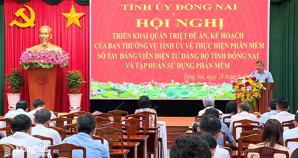 Phó bí thư thường trực Tỉnh ủy Hồ Thanh Sơn phát biểu chỉ đạo tại hội nghị