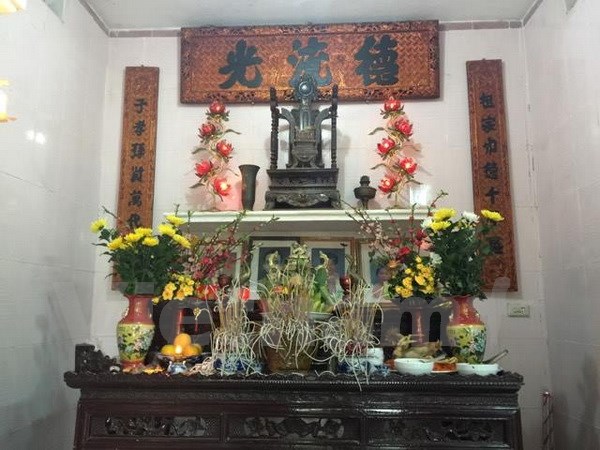 Bàn thờ gia tiên của gia đình Việt. (Ảnh: Vietnam+)