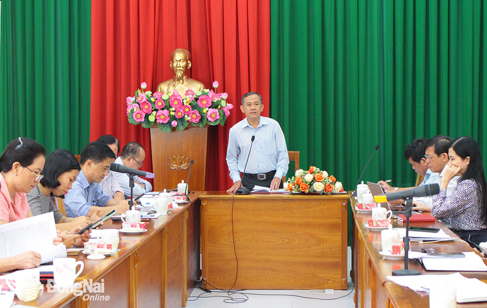Phó trưởng Ban Tuyên giáo Tỉnh ủy Phạm Tấn Linh phát biểu tại cuộc họp