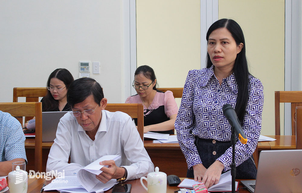 Phó tổng biên tập Báo Đồng Nai Hoàng Thị Bích Phú phát biểu tại cuộc họp