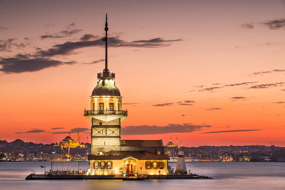 Tháp hải đăng Maiden là điểm du lịch nổi tiếng nhất của Thổ Nhĩ Kỳ. Nguồn: europeanbestdestinations.com
