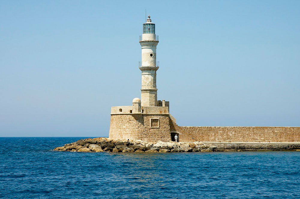 Kiến trúc cổ xưa của tháp hải đăng Chania (đảo Crete, Hy Lạp) vẫn còn nguyên trạng. Nguồn: worldfamousthings.com