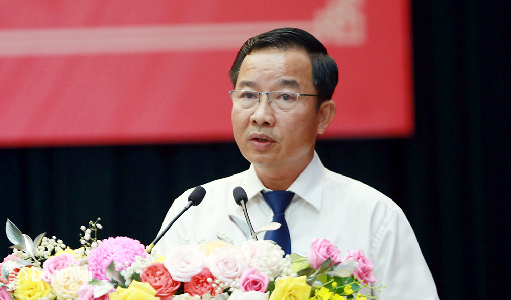 Giám đốc Sở Y tế Lê Quang Trung trả lời chất vấn tại hội trường (ảnh: Huy Anh)