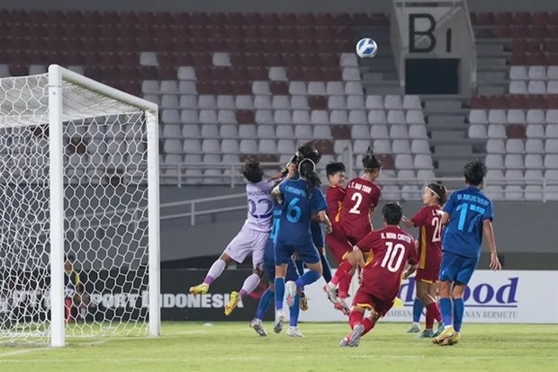 Vietnamese players (in red) against Thailand during the final of the AFF Women's U19 Football Championship on July 15 in Indonesia. Thailand won 2-1. (Photo courtesy of AFF)