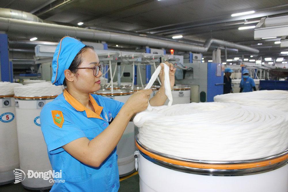 Sản xuất sợi xuất khẩu tại Công ty CP Dệt Texhong Nhơn Trạch (H.Nhơn Trạch). Ảnh: N.Liên