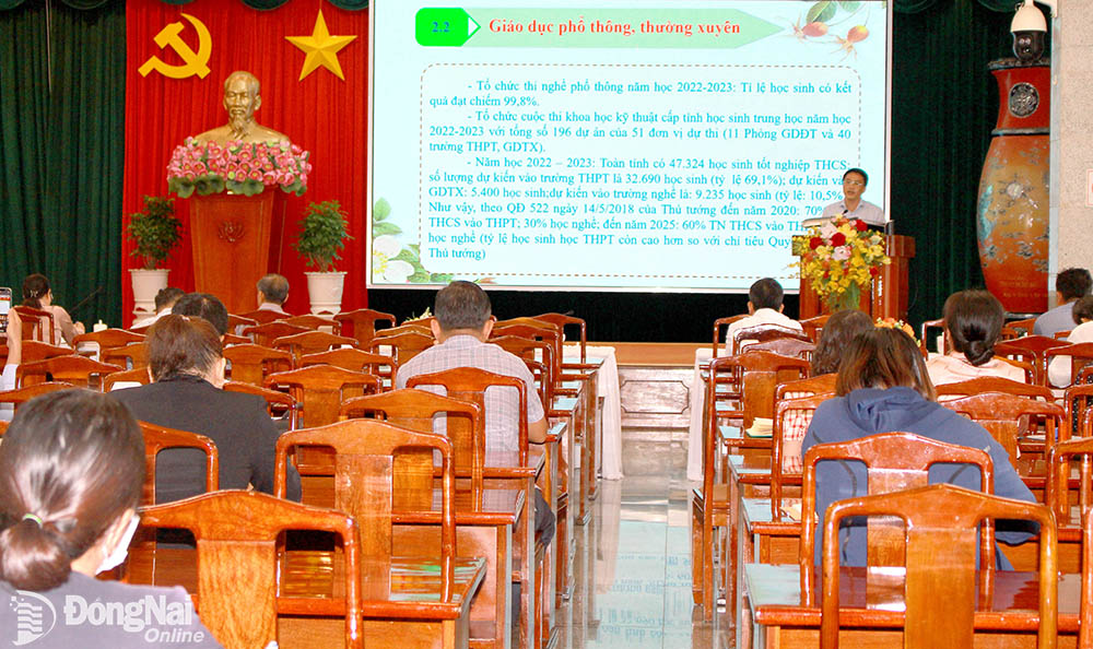 Lãnh đạo Sở GD-ĐT trình bày chuyên đề tại hội nghị