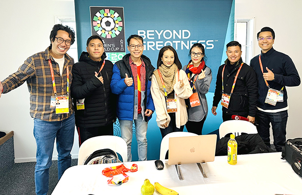 Các phóng viên Việt Nam theo chân tuyển Việt Nam tác nghiệp tại New Zealand