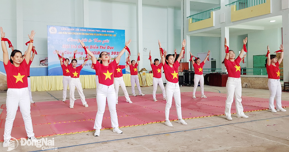 Màn đồng diễn thể dục của Trường Tiểu học Long Khánh